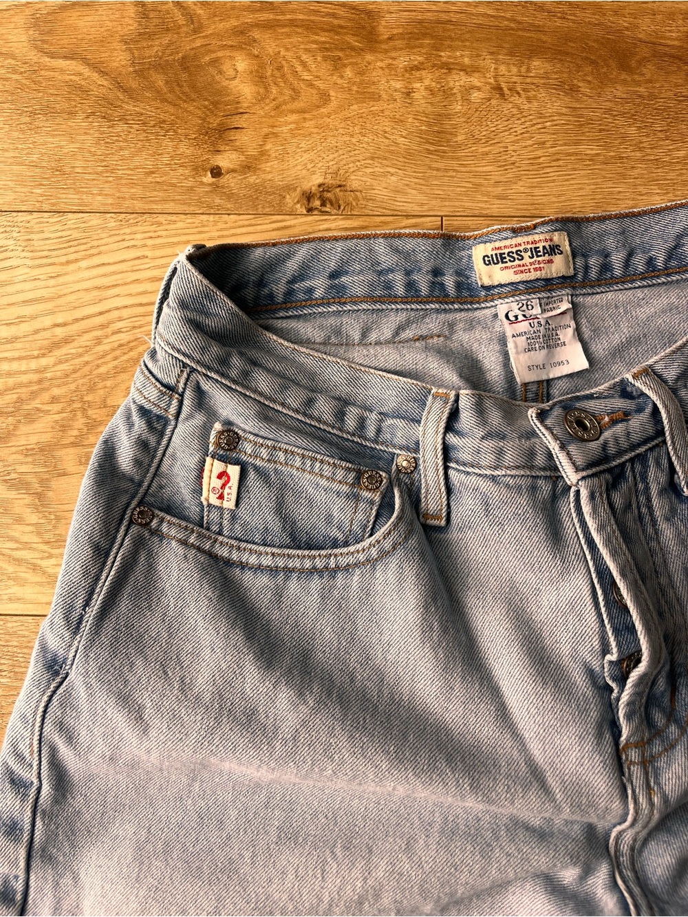 Vintage Guess Women’s Denim Shorts - Picture 5 of 5